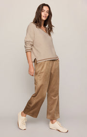 Savelo Endure V-Neck Sweater
