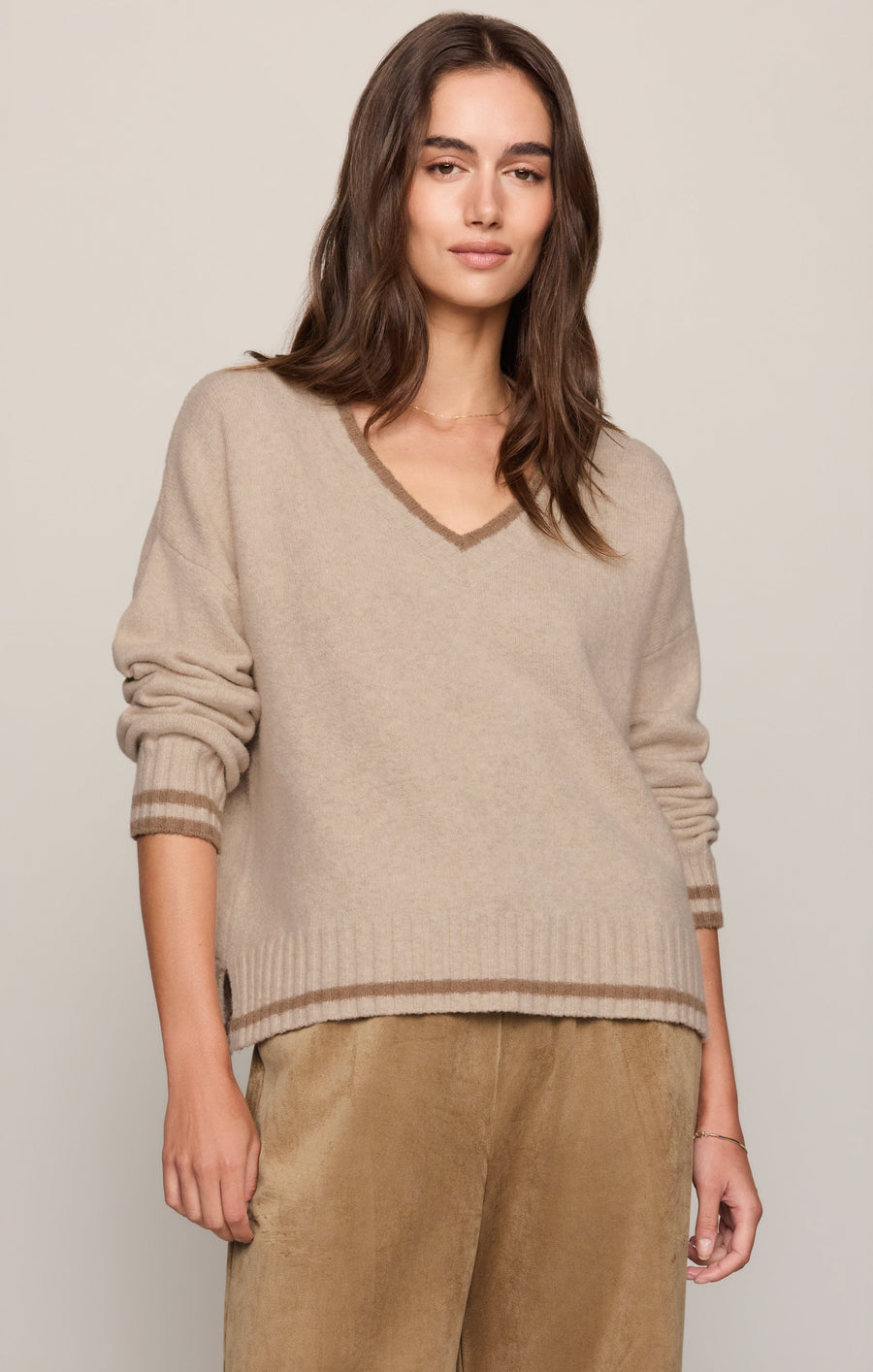 Savelo Endure V-Neck Sweater