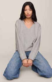 Savelo Cerro V-Neck Sweater