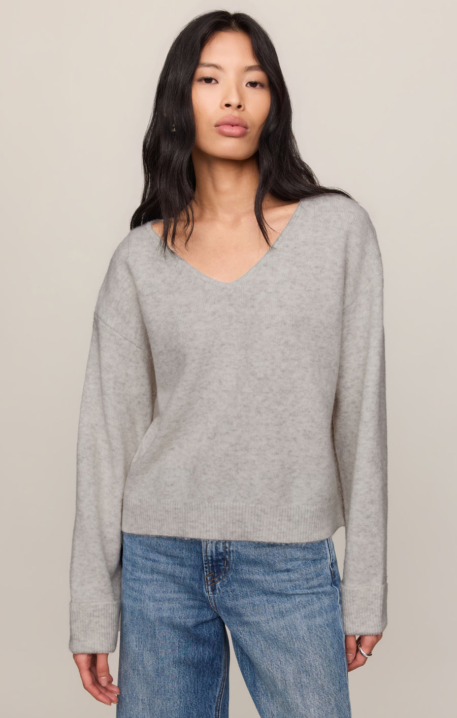 Savelo Cerro V-Neck Sweater